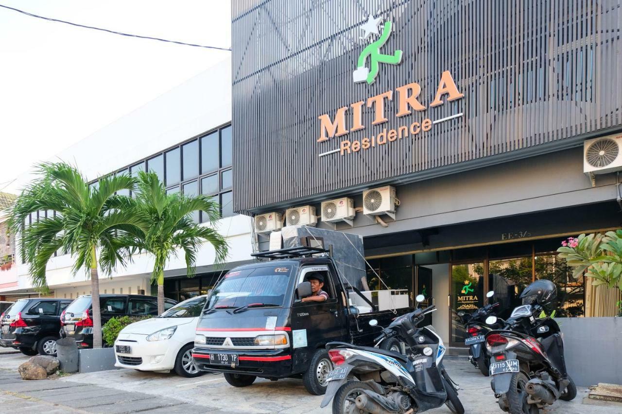 RedDoorz near Ahmad Yani Airport 3 Otel Semarang Dış mekan fotoğraf